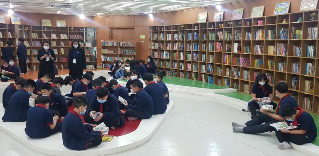 Thư viện tỉnh tổ chức hoạt động ngoại khóa cho học sinh Trường phổ thông liên cấp Đoàn Thị Điểm Hạ Long.