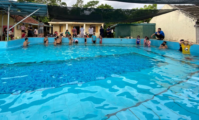 Huyện Hải Hà tổ chức lớp học bơi miễn phí cho trẻ em từ 6-12 tuổi. Ảnh: Hữu Việt