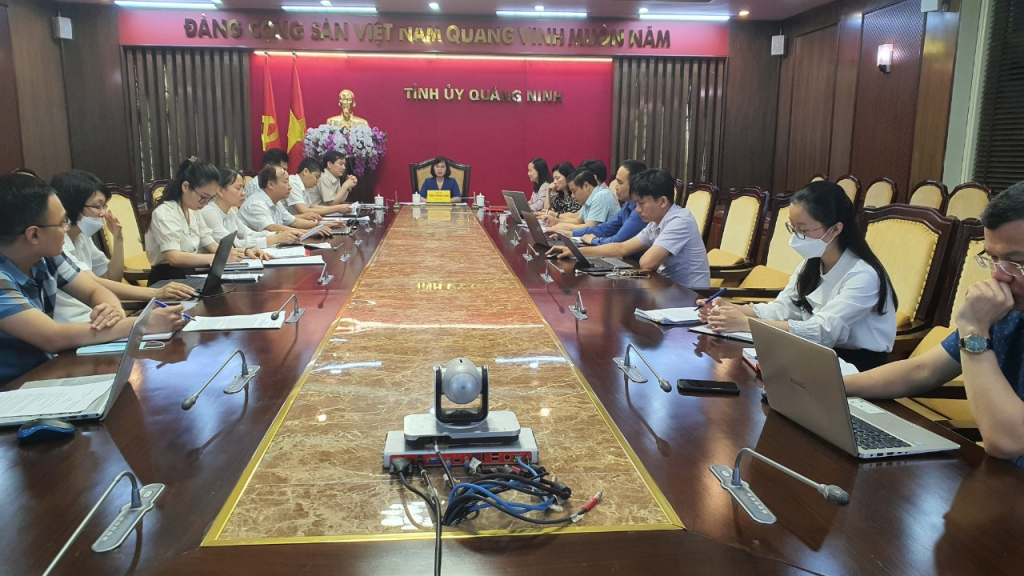 Đồng chí Trịnh Thị Minh Thanh, Phó Bí thư Tỉnh ủy dự Hội nghị tại đầu cầu Quảng Ninh