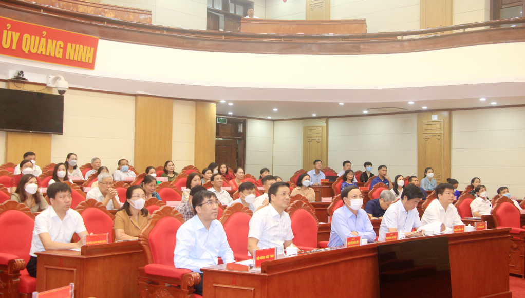 Các đại biểu tham dự hội nghị tại điểm cầu Quảng Ninh.