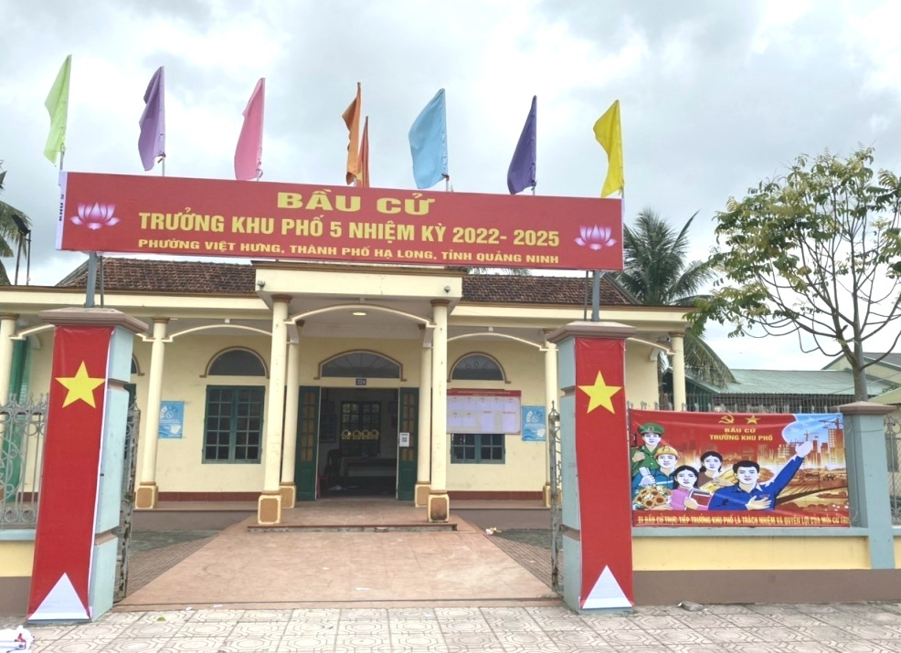 Người dân khu phố 5, phường Việt Hưng, TP Hạ Long đã trang trí điểm bầu cử tại nhà văn hóa khu để sẵn sàng cho ngày bầu cử trưởng khu vào ngày 5/6 tới.