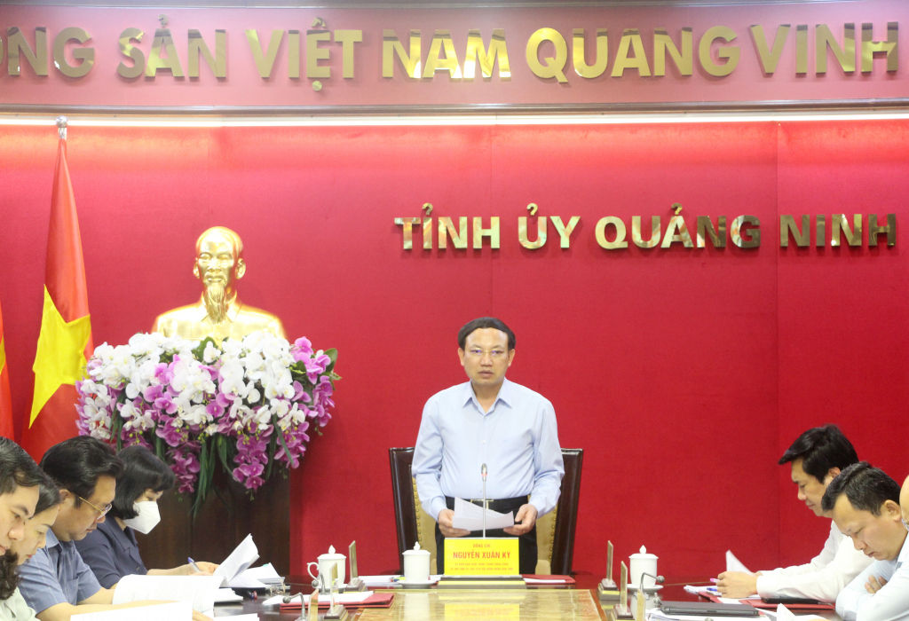 Đồng chí Nguyễn Xuân Ký, Ủy viên Trung ương Đảng, Bí thư Tỉnh ủy, Chủ tịch HĐND tỉnh, phát biểu kết luận.
