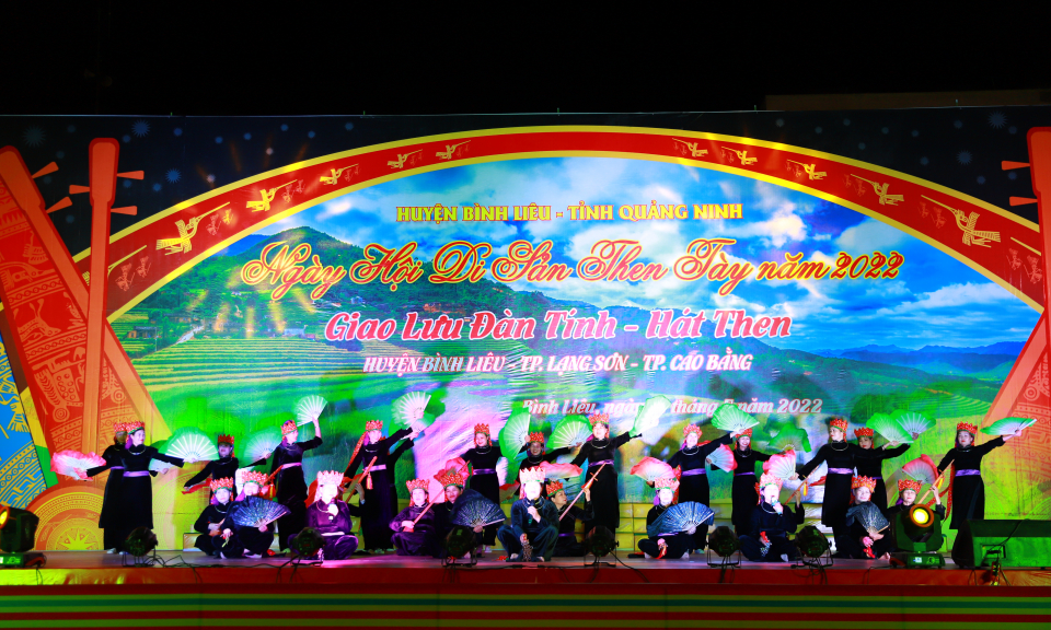 Bình Liêu: Giao lưu đàn Tính - hát Then