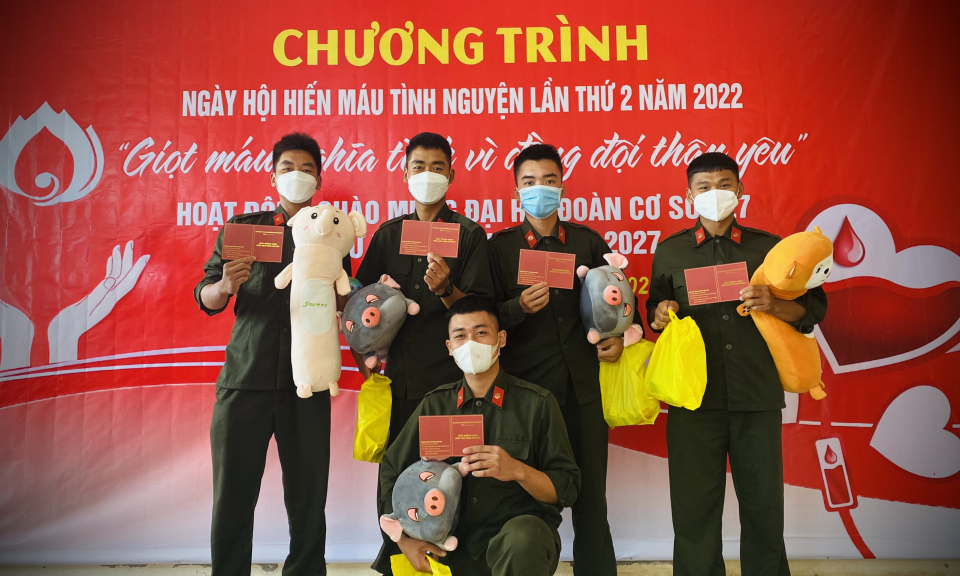 Tuổi trẻ Trung đoàn Cảnh sát cơ động Đông Bắc tham gia Ngày hội hiến máu