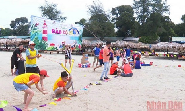 Hanoi and Quang Ninh welcome numerous visitors during holidays