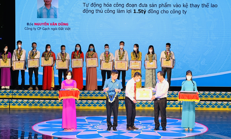 Lấy người lao động làm trung tâm