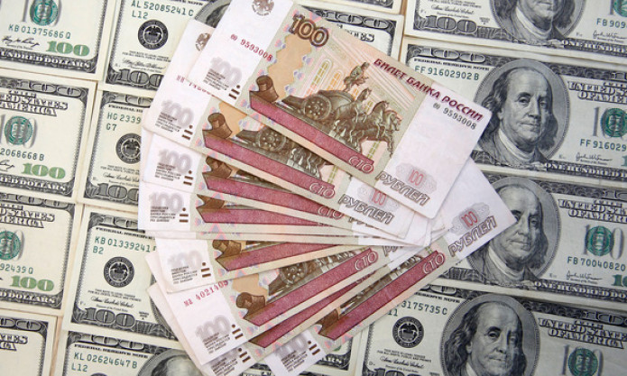 Đồng rúp của Nga tăng giá cao kỷ lục trong vòng 2 năm so với USD, euro
