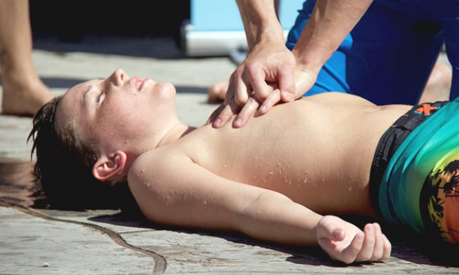 Những lưu ý không thể bỏ qua khi cấp cứu người ngạt nước, đuối nước
