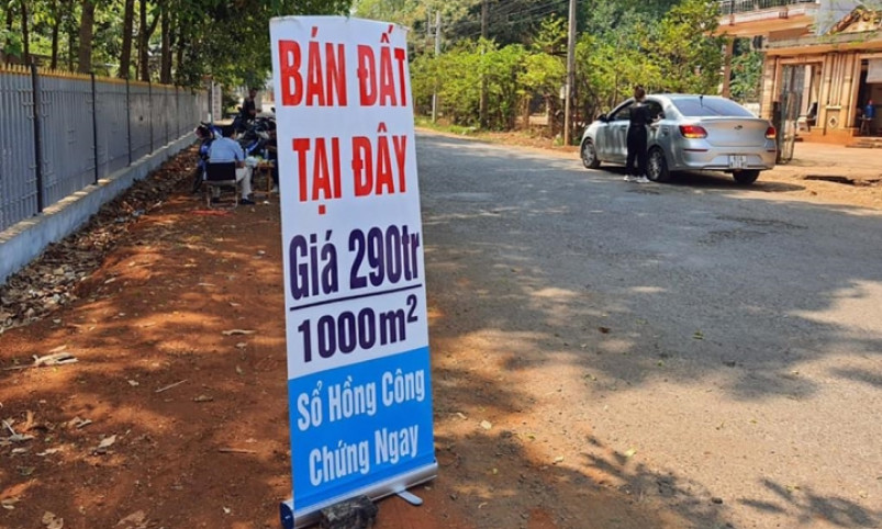 Chỉ sau một cú điện thoại của 'cò', giá đất bị thổi thêm 4 triệu đồng/m2