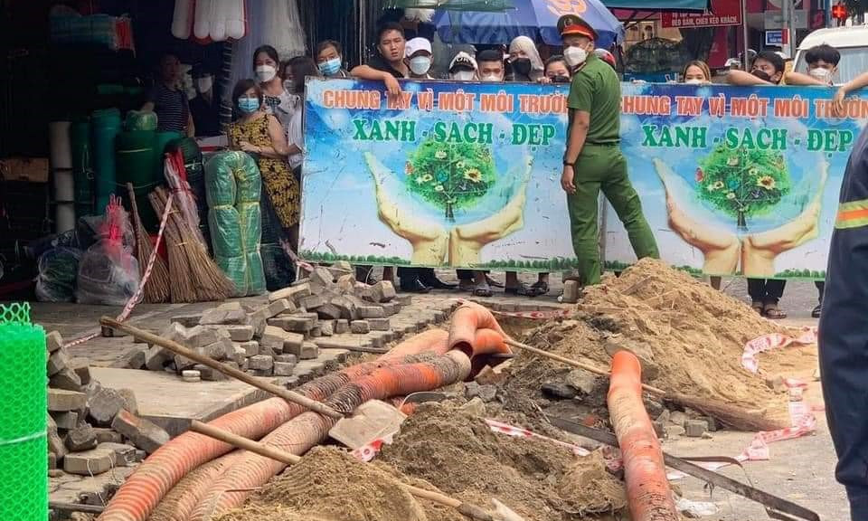 Phát hiện thi thể dưới cống ở Đà Nẵng: Cắt trộm cáp, bị điện giật?