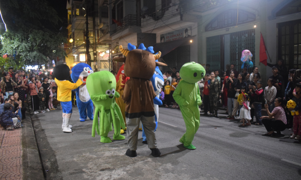 Tien Yen pedestrian street reopens