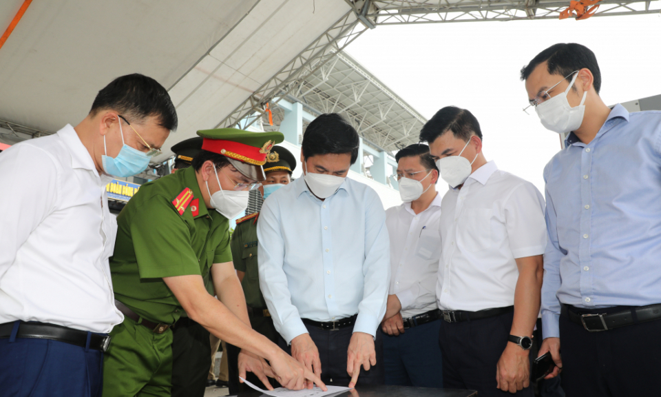Chủ tịch UBND tỉnh kiểm tra công tác tổ chức trước trận đầu tiên môn Bóng đá nữ tại SEA Games 31