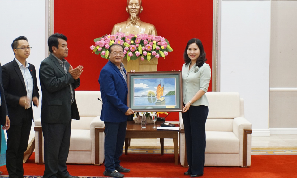 Lãnh đạo tỉnh tiếp xã giao đoàn công tác Bộ Thông tin Vương quốc Campuchia 
