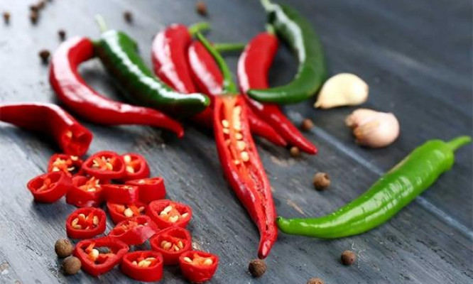 Điều gì xảy ra với cơ thể khi bạn ăn đồ cay nóng?
