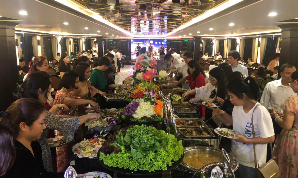 周末，前来广宁各著名景点的游客量突然猛增