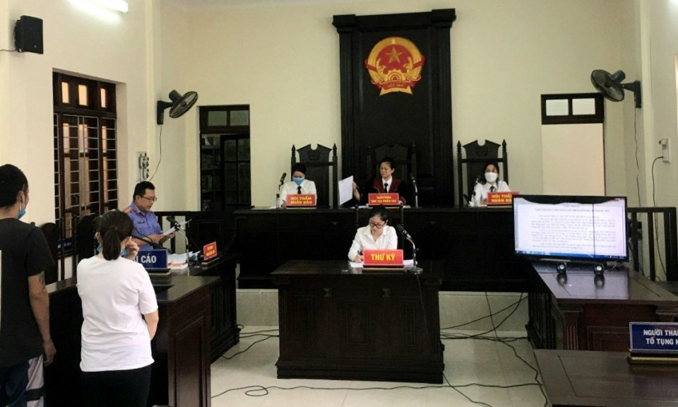 Án tù cho kẻ vận chuyển, buôn bán hàng cấm
