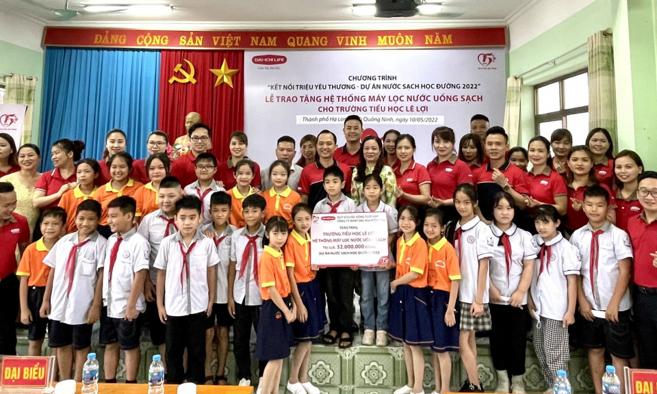 Trao tặng hệ thống máy lọc nước cho Trường Tiểu học Lê Lợi (TP Hạ Long)