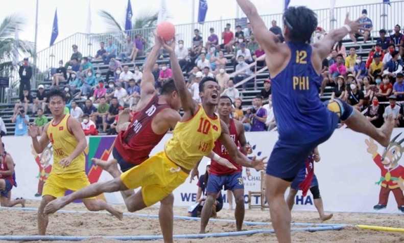 SEA Games 31: Vietnam fetch gold in men’s beach handball, bronze in diving