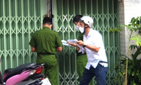 Con trai đâm chết mẹ và dì ruột