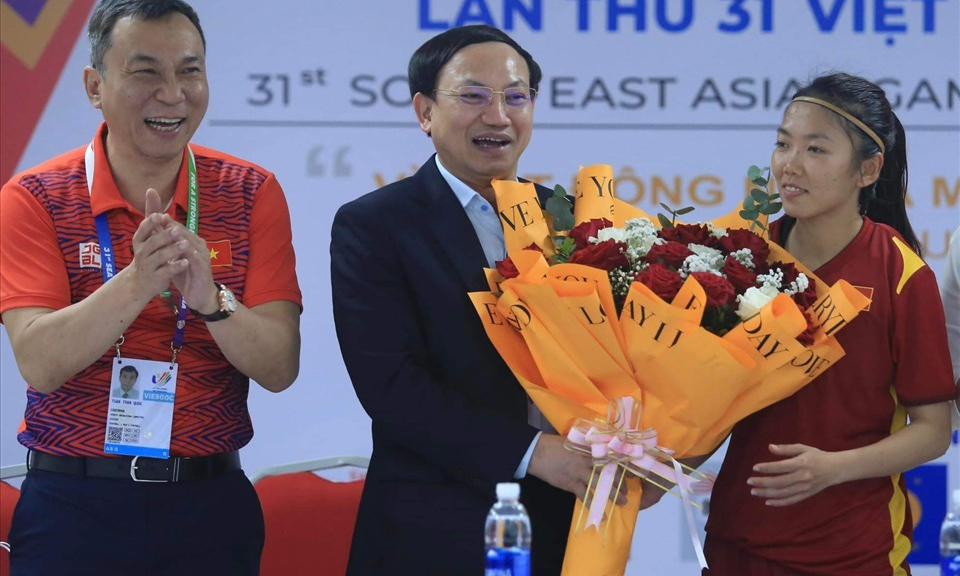Bí thư Tỉnh ủy Nguyễn Xuân Ký chúc mừng, động viên Đội tuyển bóng đá nữ Việt Nam