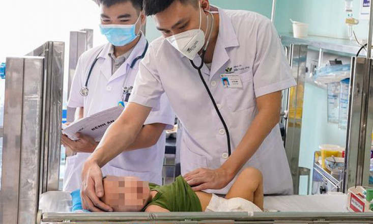 Liên tiếp có 5 trẻ nhập viện vì uống nhầm dầu thắp đèn, khuyến cáo khẩn của chuyên gia