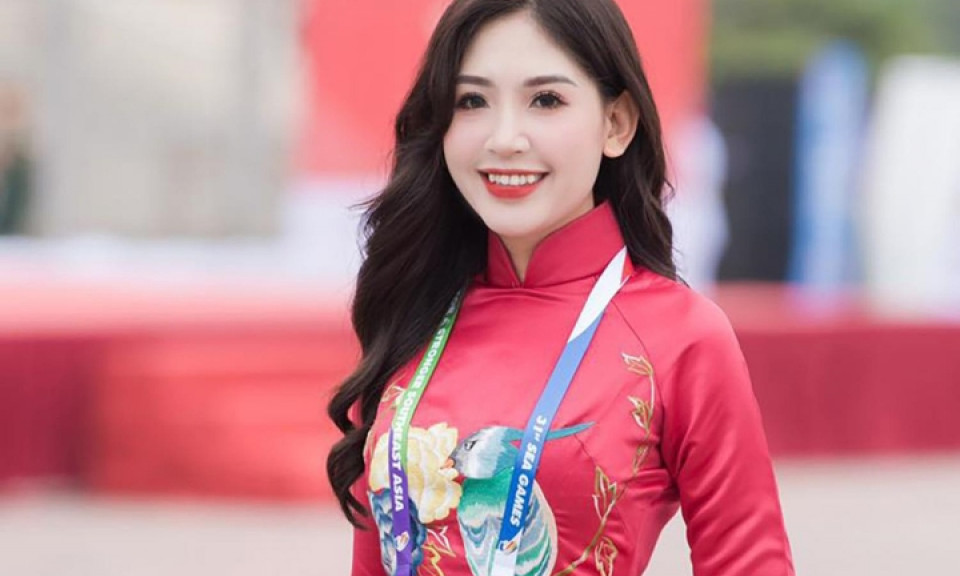 Nhan sắc xinh đẹp của MC Minh Đức dẫn lễ Thượng cờ SEA Games 31