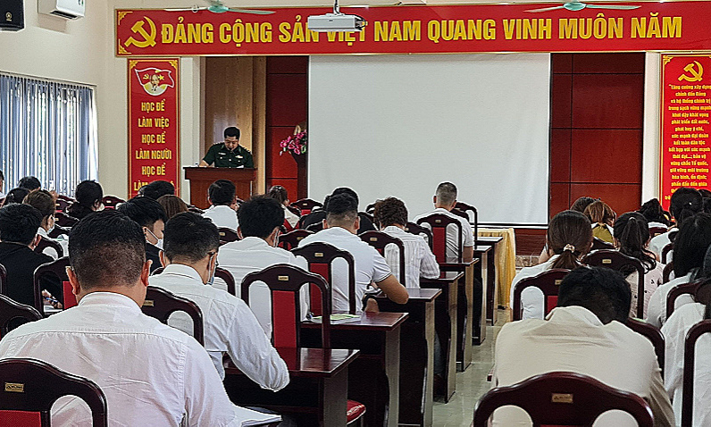 Tuyên truyền Luật Biên phòng Việt Nam cho đối tượng đảng viên mới của TP Hạ Long