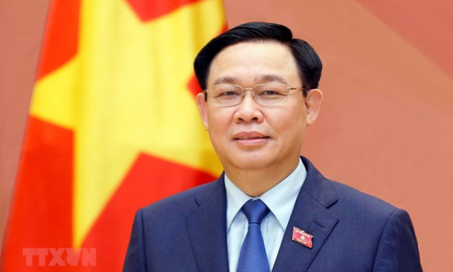 Chủ tịch Quốc hội Vương Đình Huệ lên đường thăm chính thức Lào