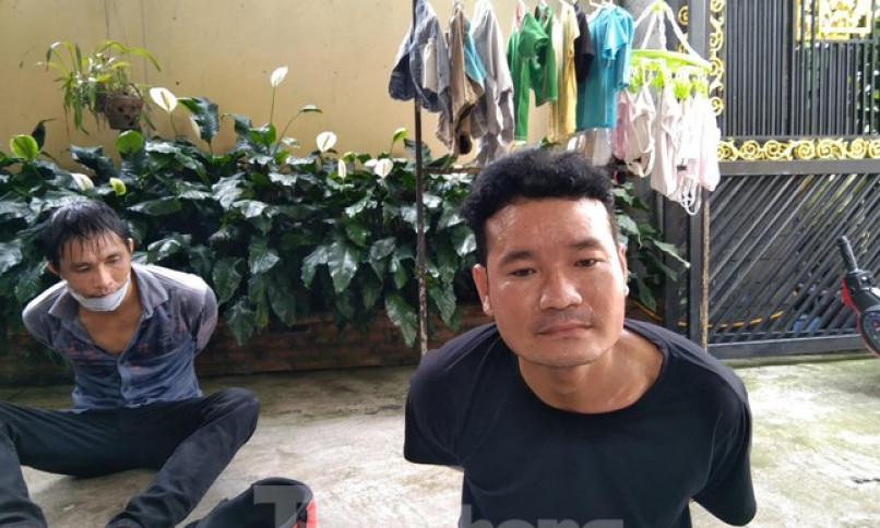 Người dân vây bắt 2 tên cướp giật sợi dây chuyền người đi đường