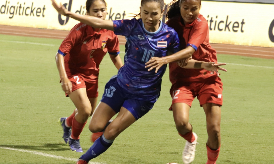 Thắng đậm Lào 5-0, Tuyển bóng đá nữ Thái Lan gặp Philippines ở bán kết