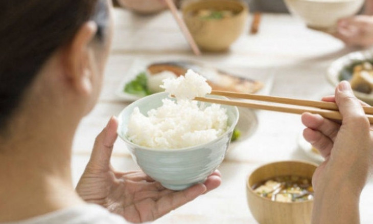 Thói quen ăn tối giúp kéo dài tuổi thọ của người Nhật