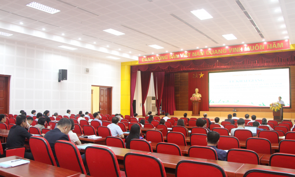 Khai giảng lớp bồi dưỡng kiến thức quản trị an ninh và quản trị an ninh phi truyền thống