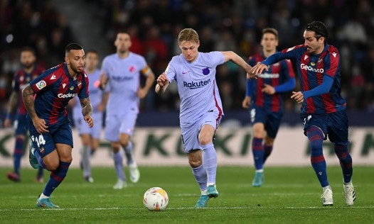 Barca có câu trả lời cho Man Utd vụ De Jong