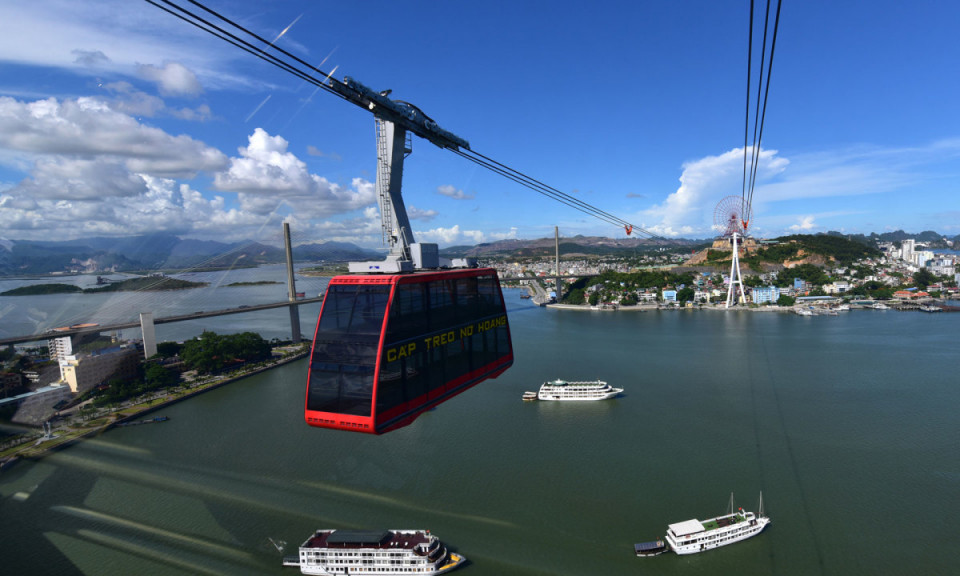 A course to enjoy Ha Long Bay without a cruise