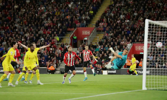 Liverpool kém Man City một điểm