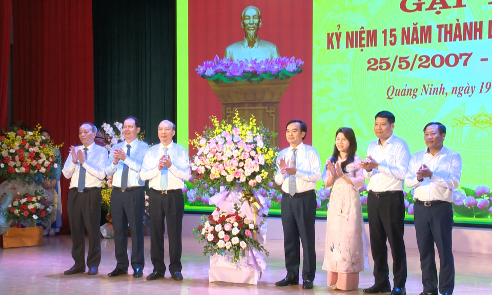 Kỷ niệm 15 năm thành lập Đảng bộ Tập đoàn Công nghiệp Than - Khoáng sản Việt Nam