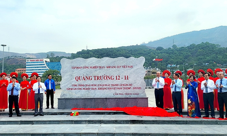 Quang Ninh put ups commemorative plaque in square honouring coal miners