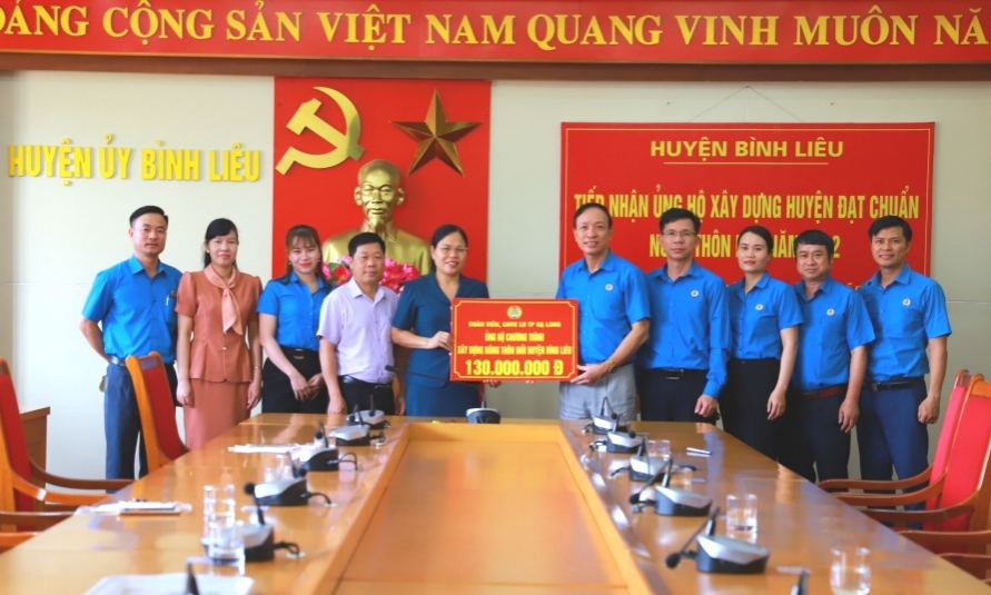 Trao hỗ trợ Bình Liêu xây dựng nông thôn mới