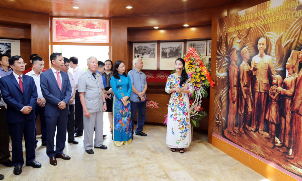 Ba mươi phút được gặp Bác và ước nguyện xây dựng Nhà lưu niệm Bác Hồ