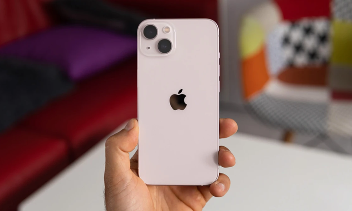 iPhone 13 là smartphone bán chạy nhất thế giới