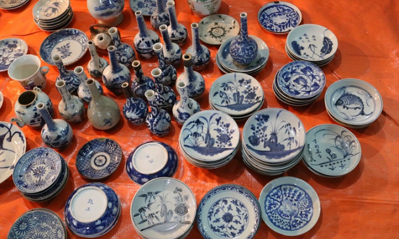 “Sứ Móng Cái, vại Hương Canh”