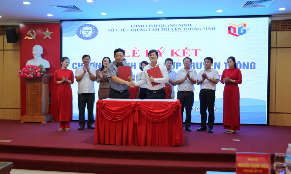 Ký kết chương trình phối hợp truyền thông trong lĩnh vực Y tế năm 2022