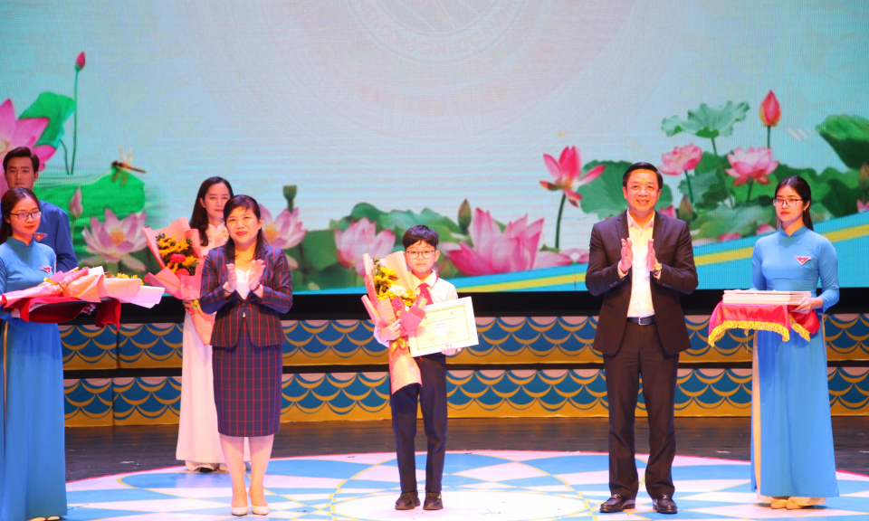 Mai Đàm Thành Đạt và niềm đam mê khiêu vũ thể thao