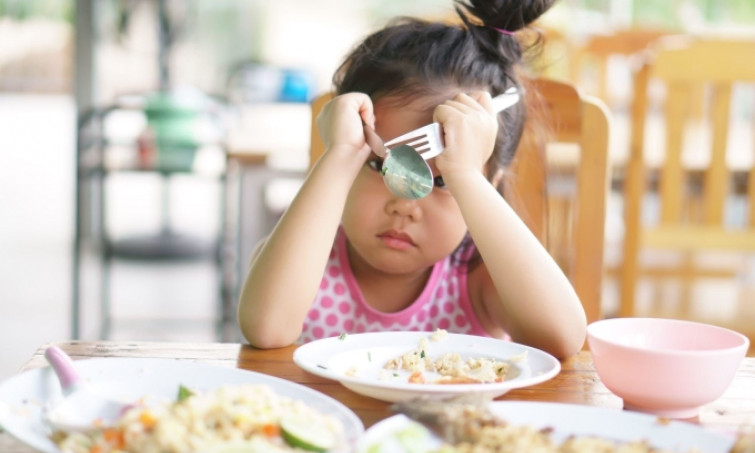 Trẻ bị ép ăn dễ còi cọc hoặc béo phì