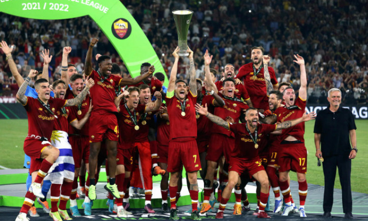 Mourinho cùng Roma vô địch Conference League