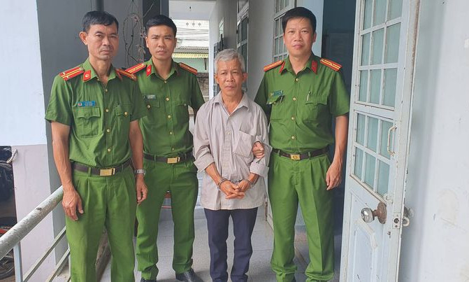 Đổ thuốc sâu xuống giếng nước để hạ độc vợ cũ