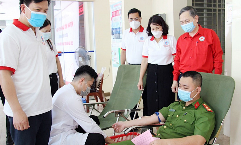 Sẻ chia với những người yếu thế