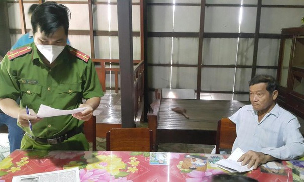 Bị khởi tố vì cho vợ chồng con trai đất rồi chiếm lại