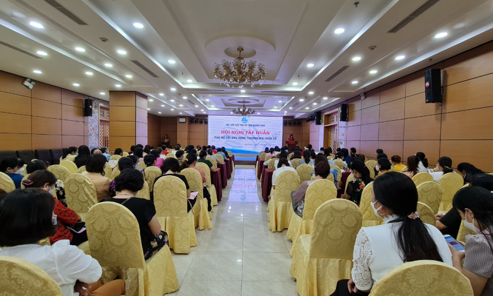 Hội nghị tập huấn Phụ nữ với ứng dụng thương mại điện tử