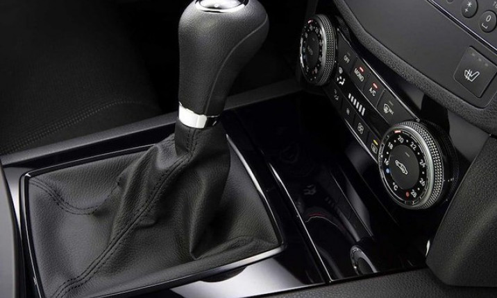 Mercedes khai tử hộp số sàn trên xe hơi